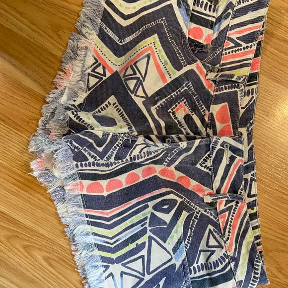 Roxy shorts size medium - Picture 3 of 5